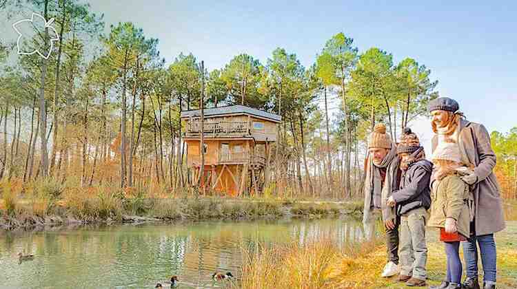 Quel est le premier center parc ouvert en France ?